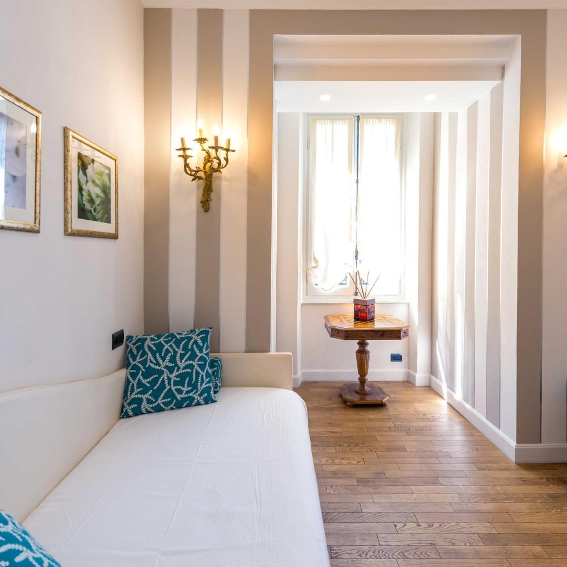 جناح جونيور، Hotel Sant'andrea 5/8