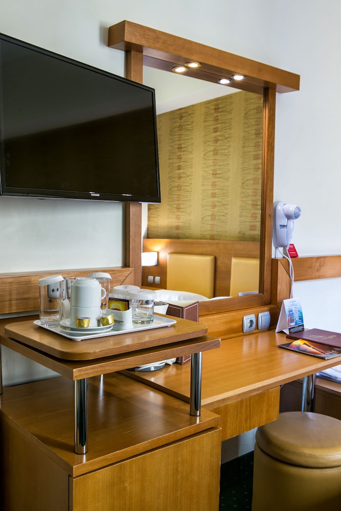 Athens Cypria Hotel 43/47