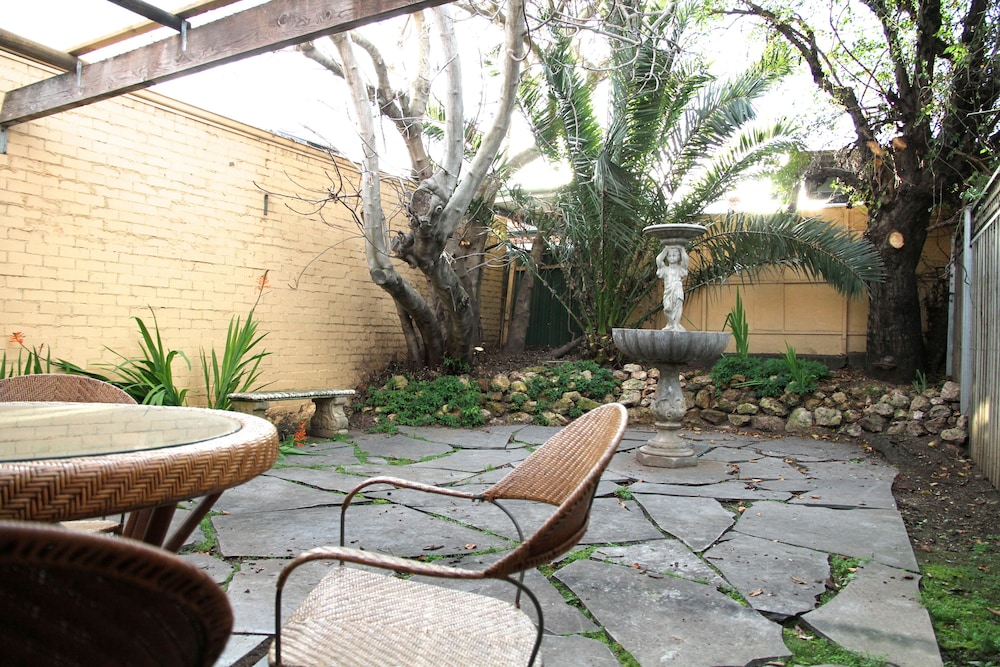 ADELAIDE HERITAGE COTTAGES AND APARTMENTS 18/53