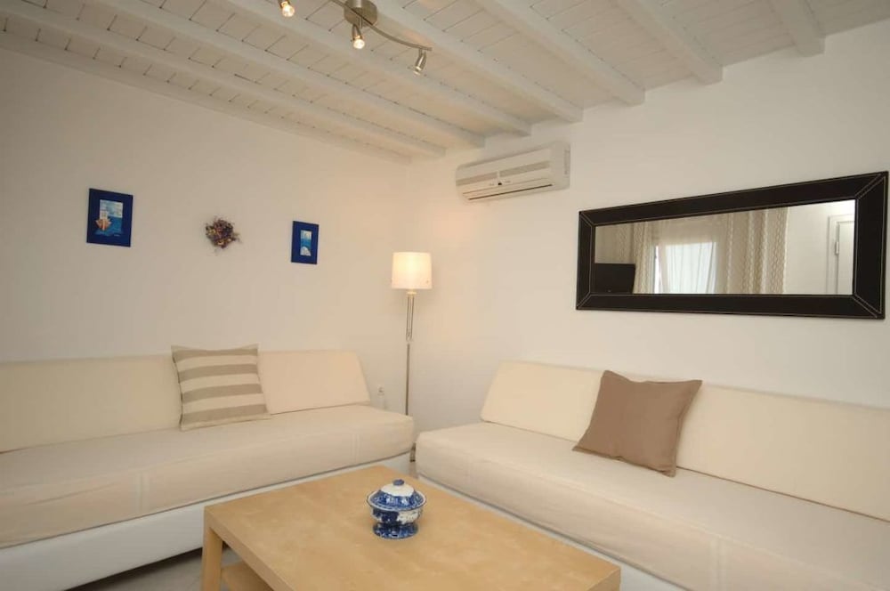 Lino Apartments 9/19