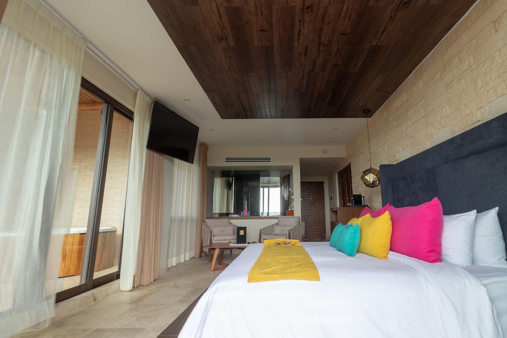 Deluxe, Suite, King Bed, Ocean View