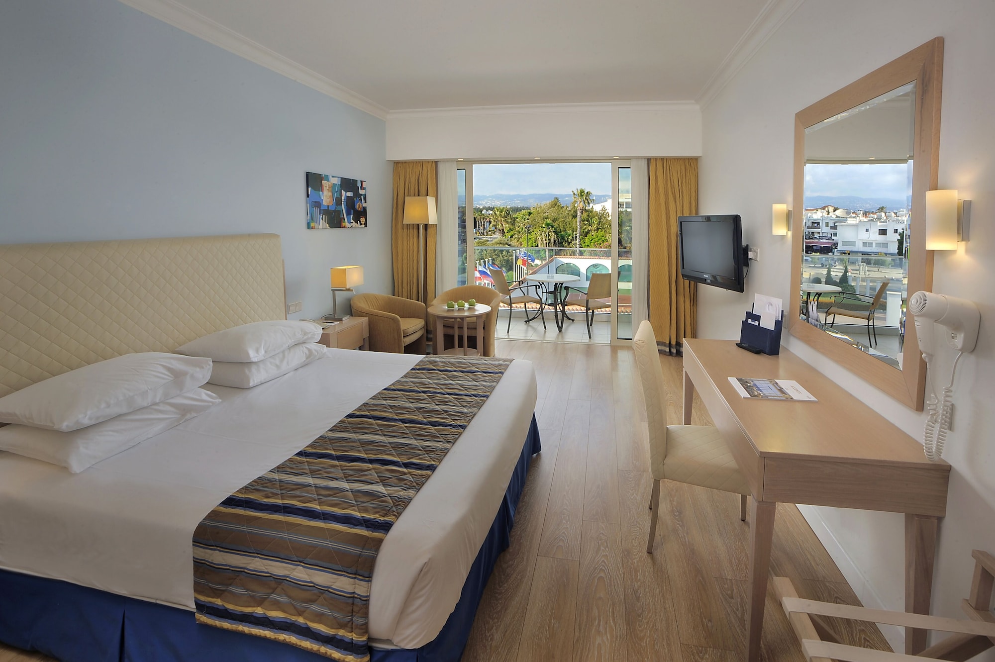 DELUXE, DOUBLE BED, MOUNTAIN VIEW