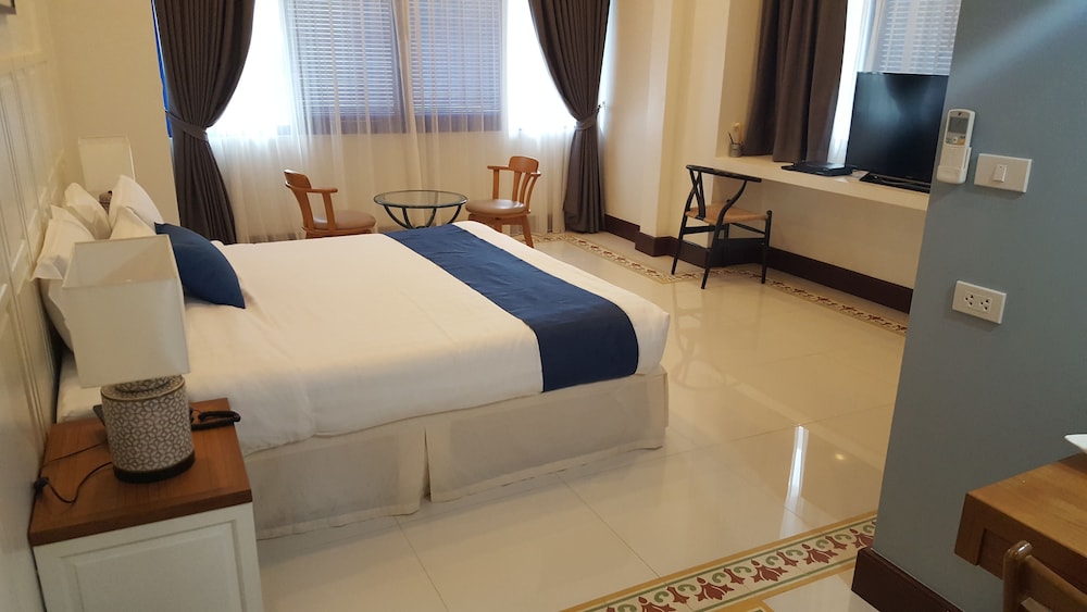 Nandha Hotel 32/71