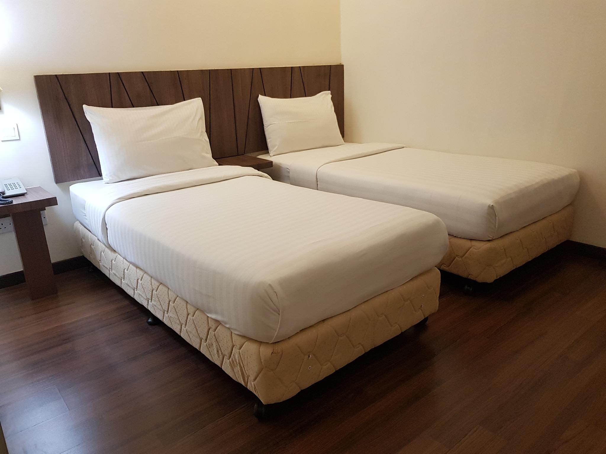 Room, Twin Beds, No Window