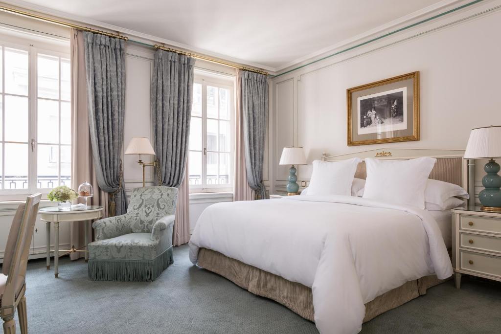 FOUR SEASONS, KING BED