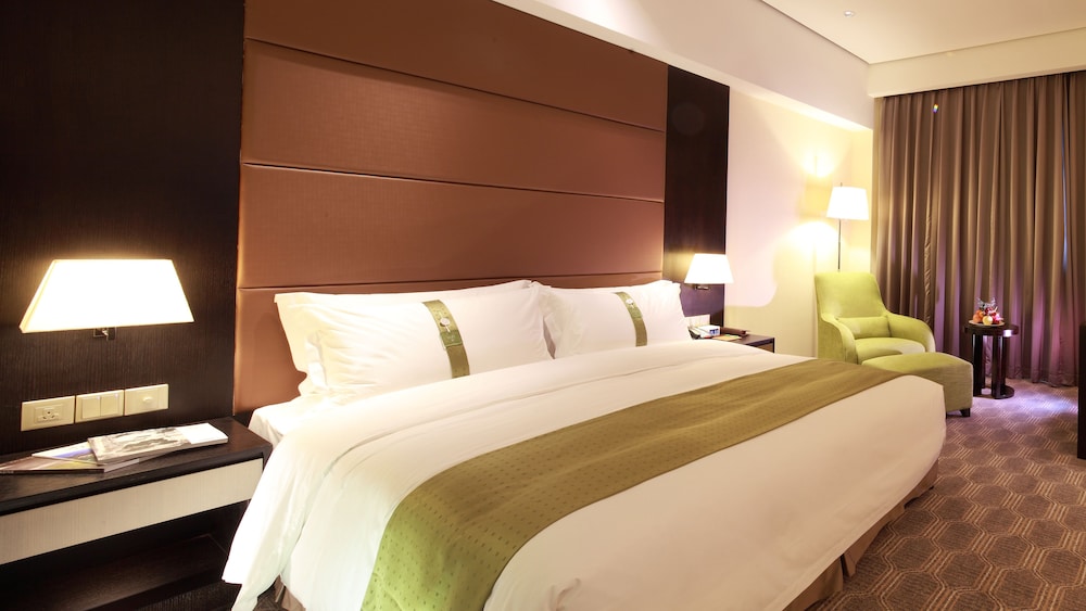 Holiday Inn Nantong Oasis International 16/78