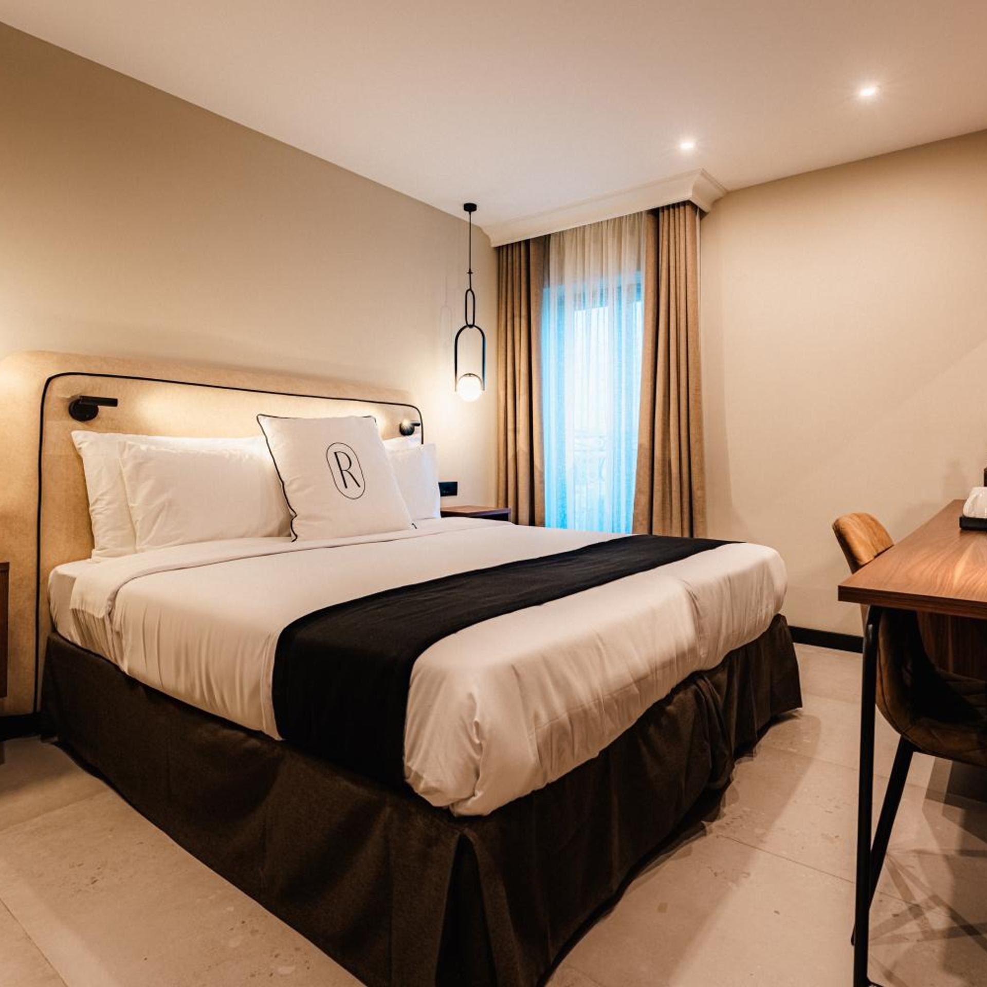 Premium, Lounge Access