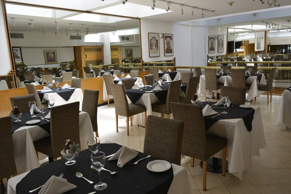 DOLMEN HOTEL 35/52