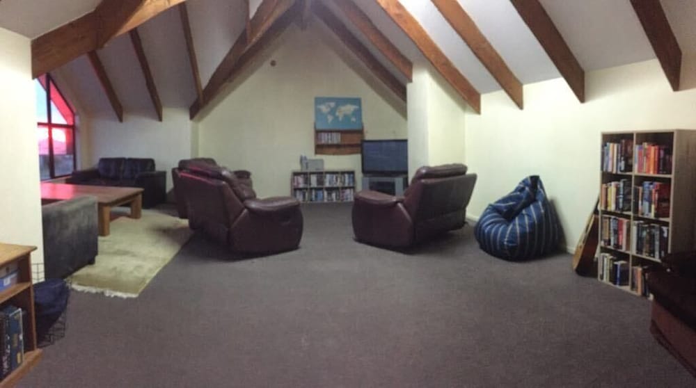 Snow Denn Lodge Hostel 35/48