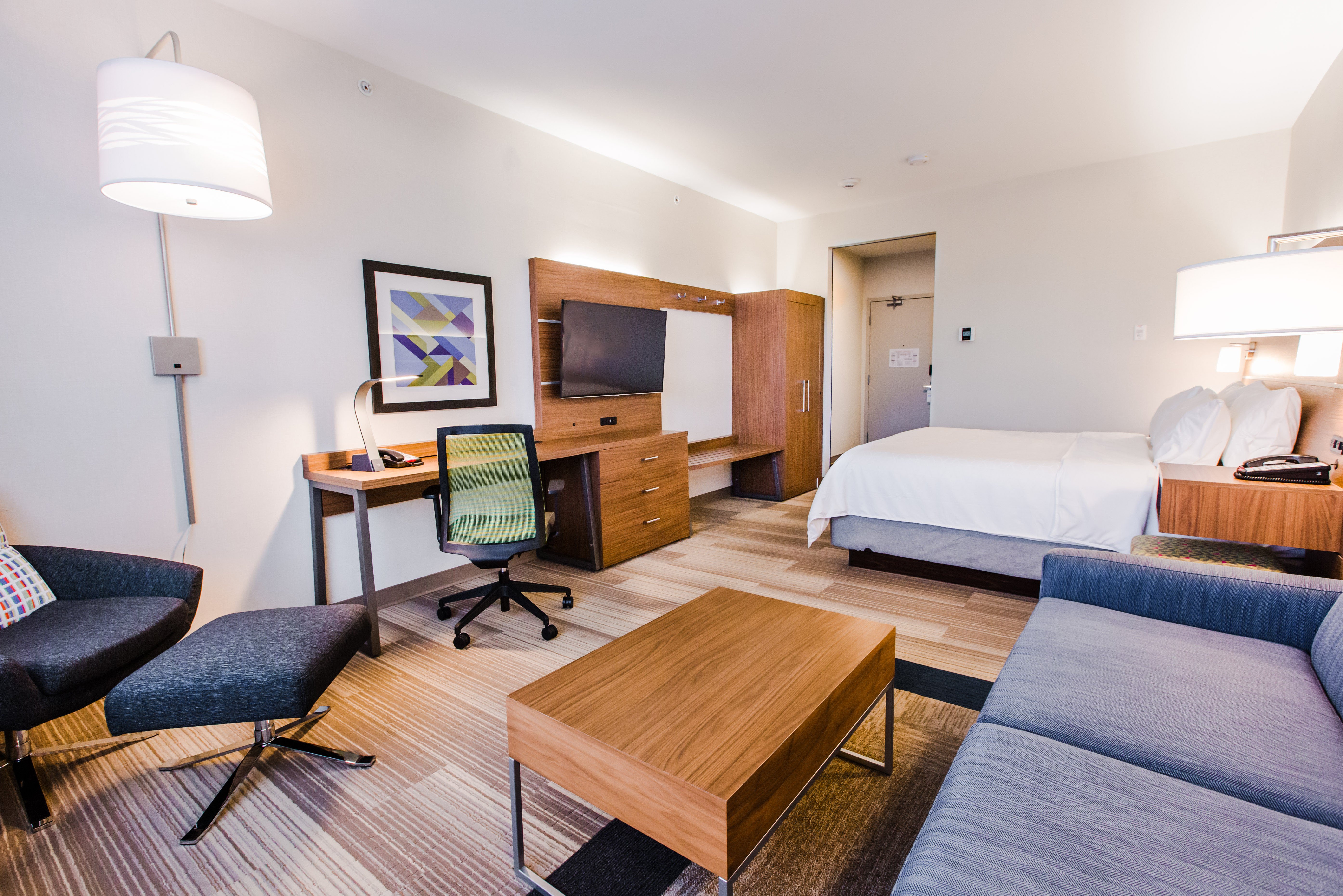 HOLIDAY INN EXPRESS & SUITES WEST EDMONTON-MALL AREA 55/73