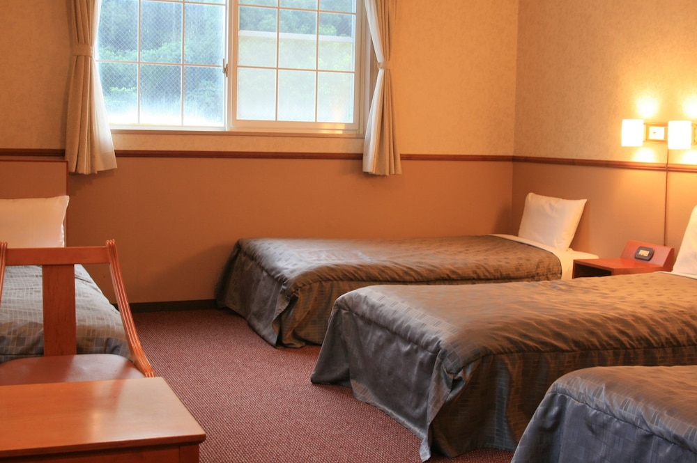 ROOM, QUADRUPLE