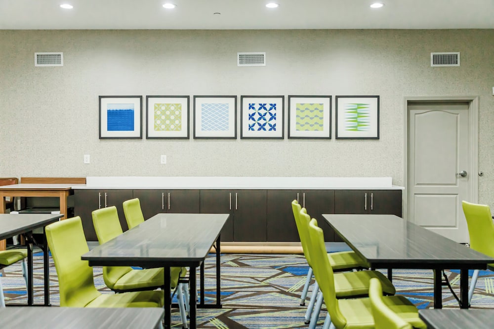 Holiday Inn Express Hotel and Suites Greenville 50/64