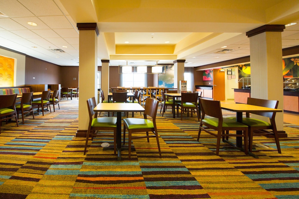 Fairfield Inn Suites Cordele 23/28