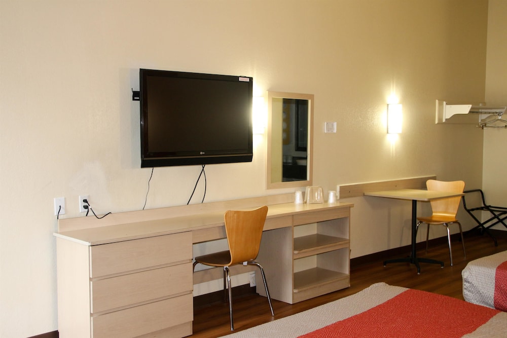 Motel6 Warwick, RI - Providence Airport - I-95 29/38