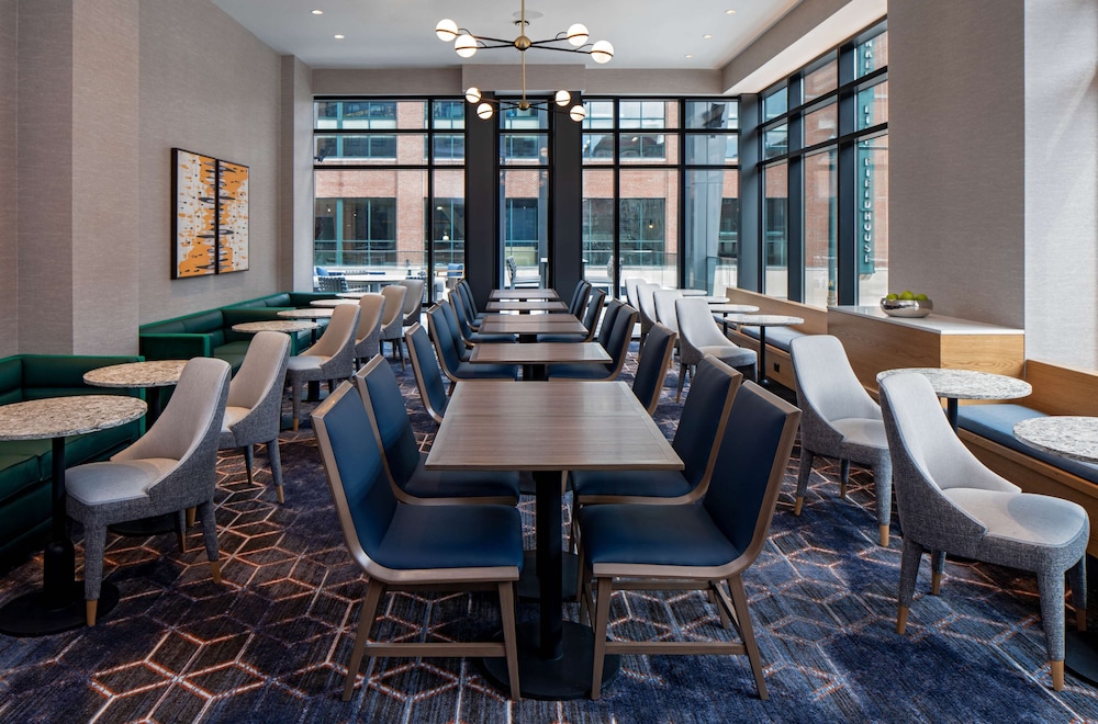 Hyatt Place Indianapolis Downtown 54/65