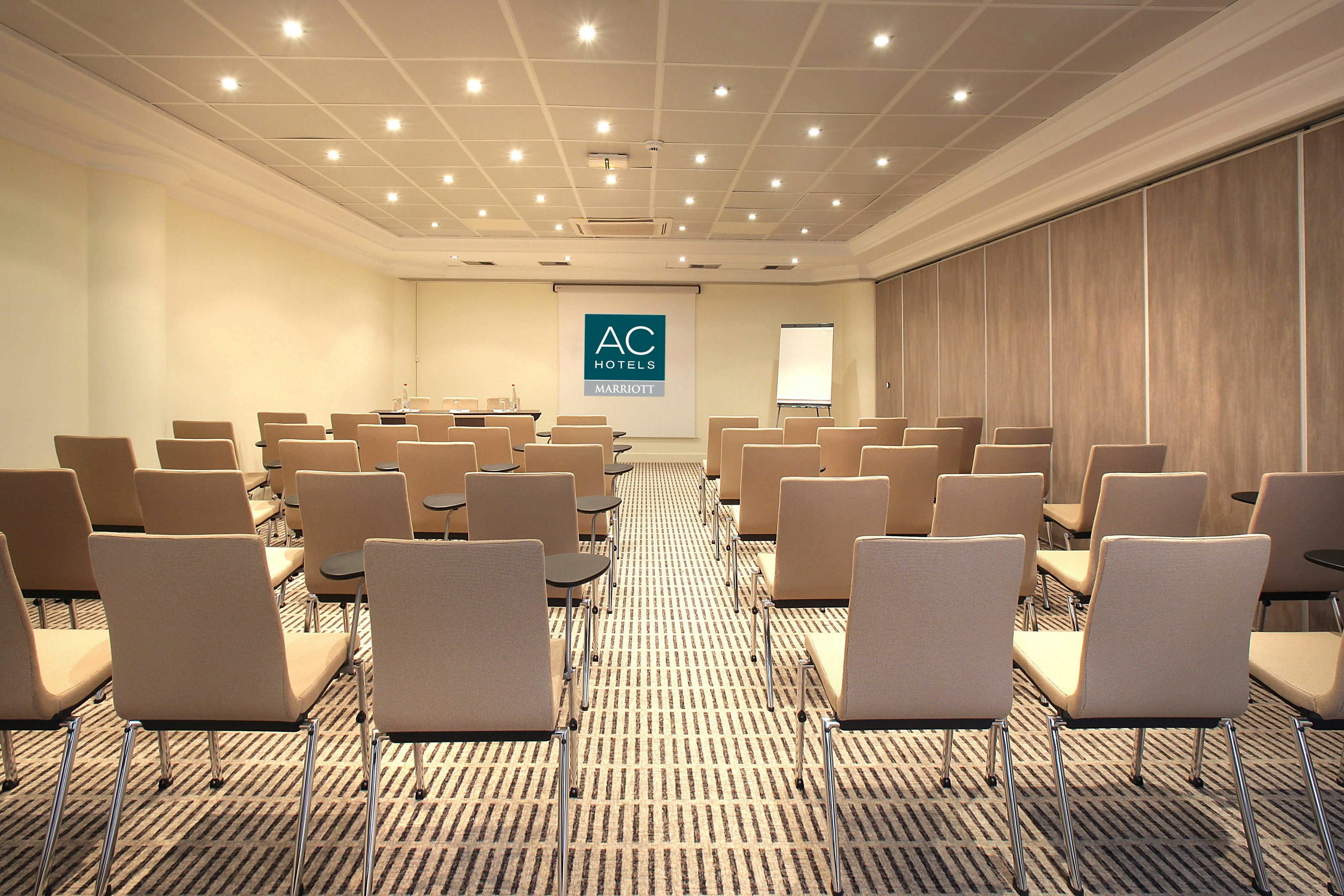 AC Hotel by Marriott Ambassadeur Antibes - Juan Les Pins 48/51