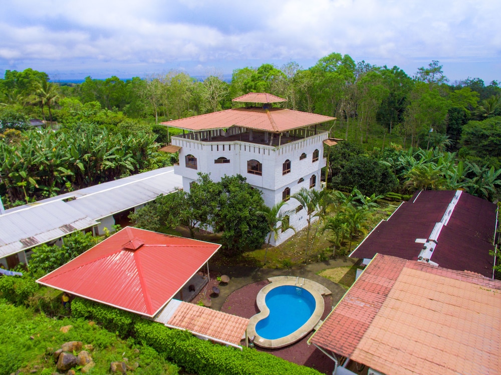 Twin Lodge Galapagos Hotel 61/68