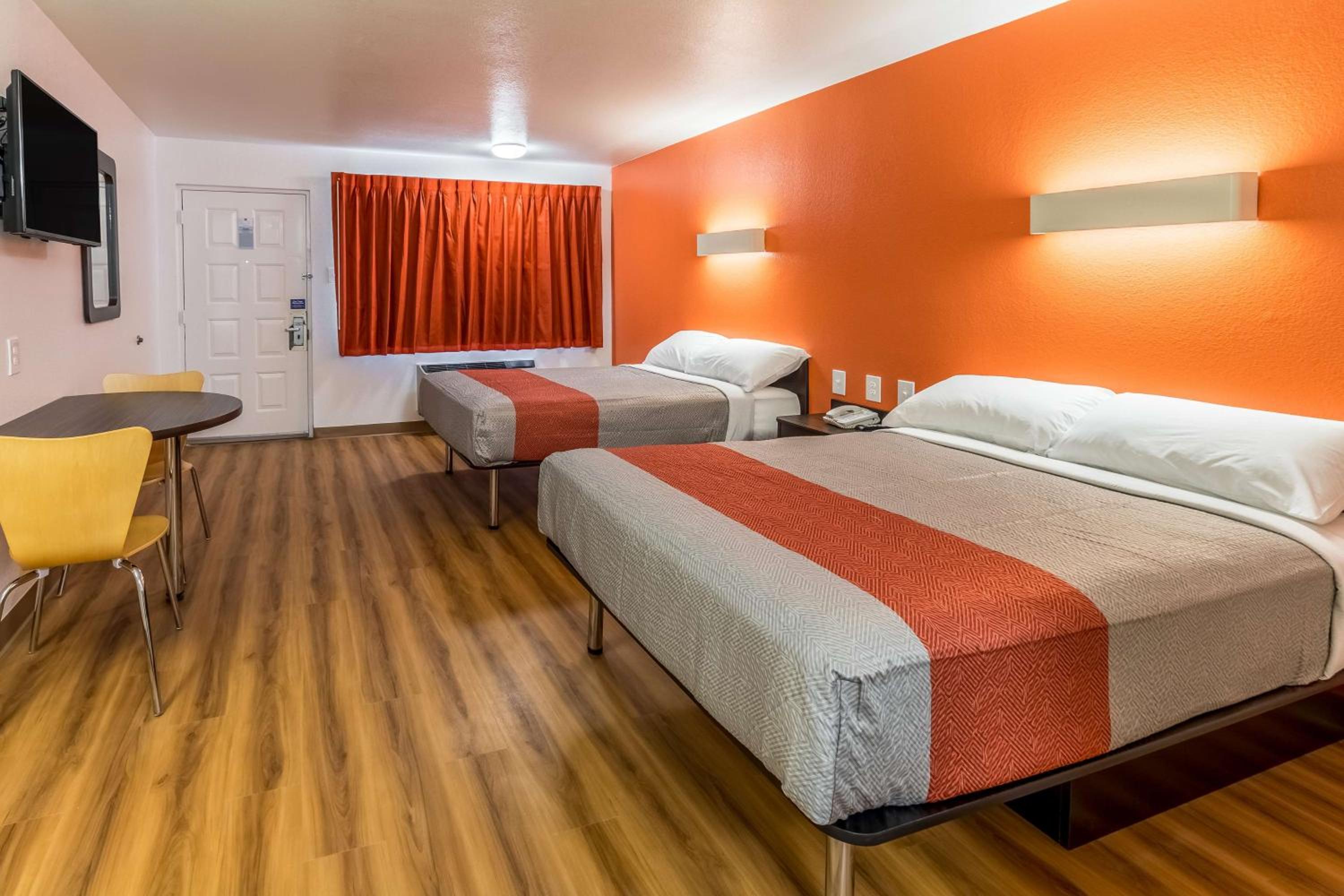 ROOM, QUADRUPLE, ACCESSIBLE