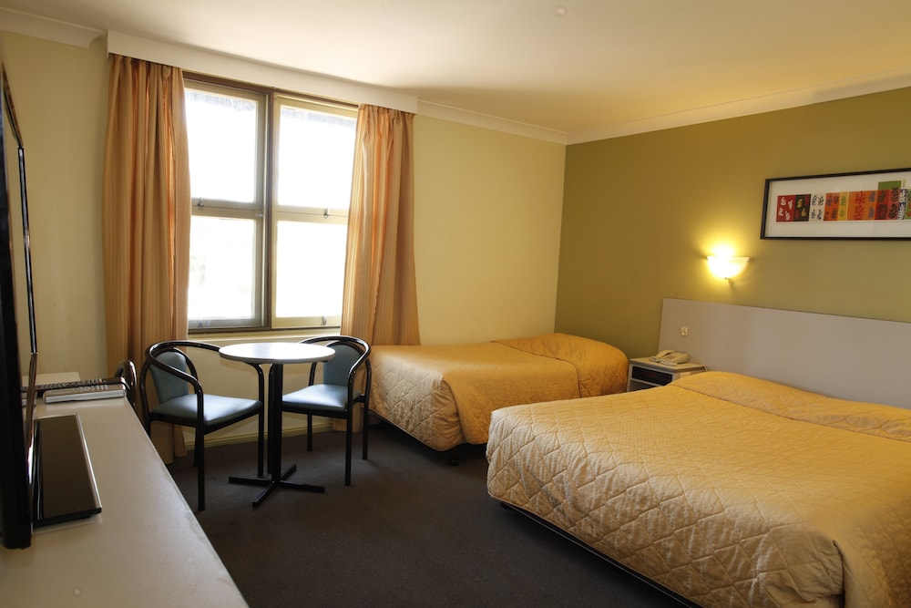 Maclin Lodge 12/36