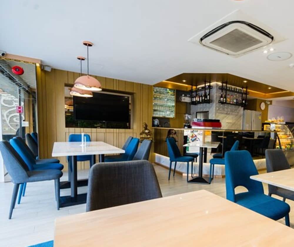 Samran Place Hotel 37/45