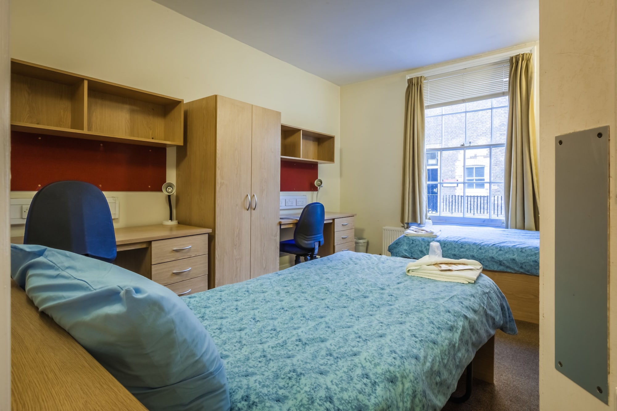 BASIC, TWIN BEDS