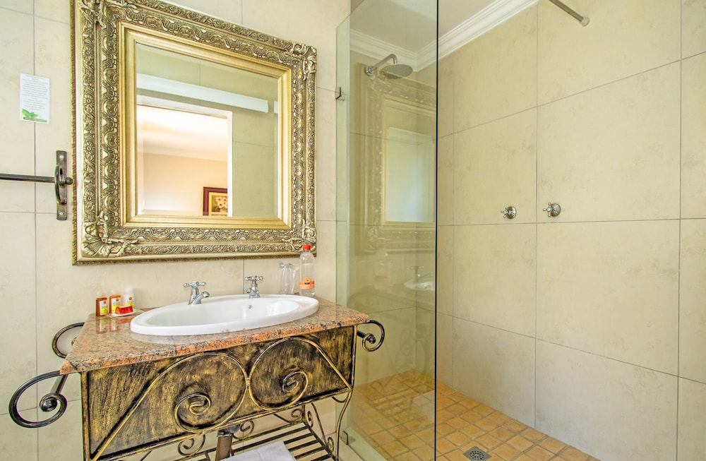 Afrique Boutique Hotel O.R. Tambo 49/50