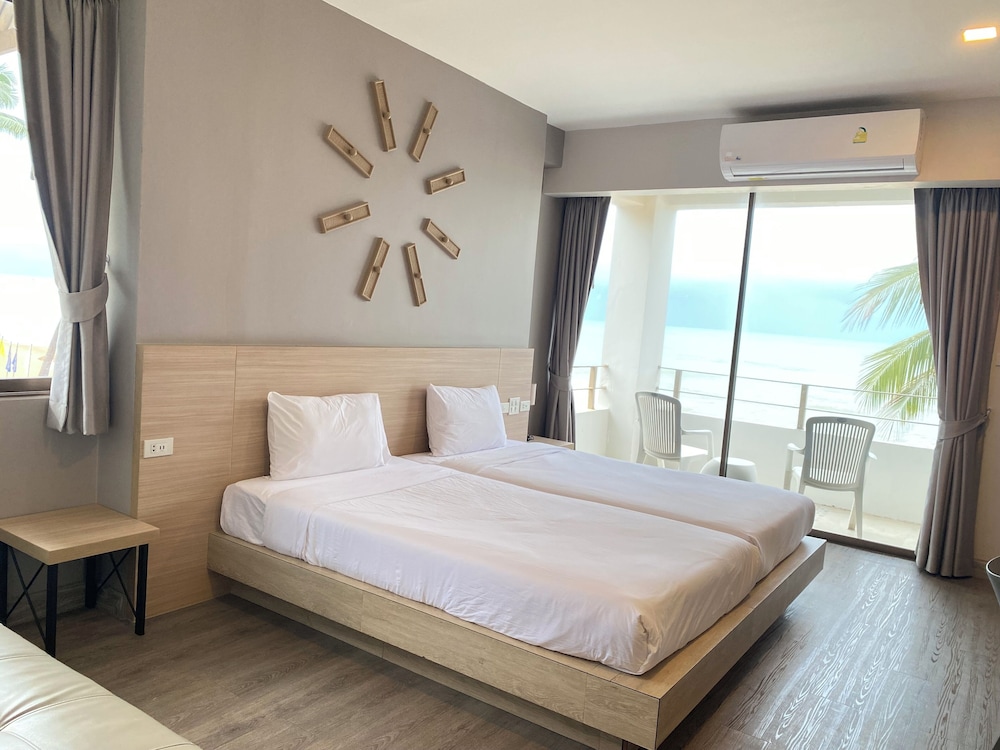 DELUXE, SEA FRONT