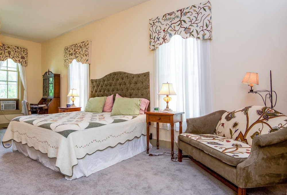Emmas Bed and Breakfast 6/28