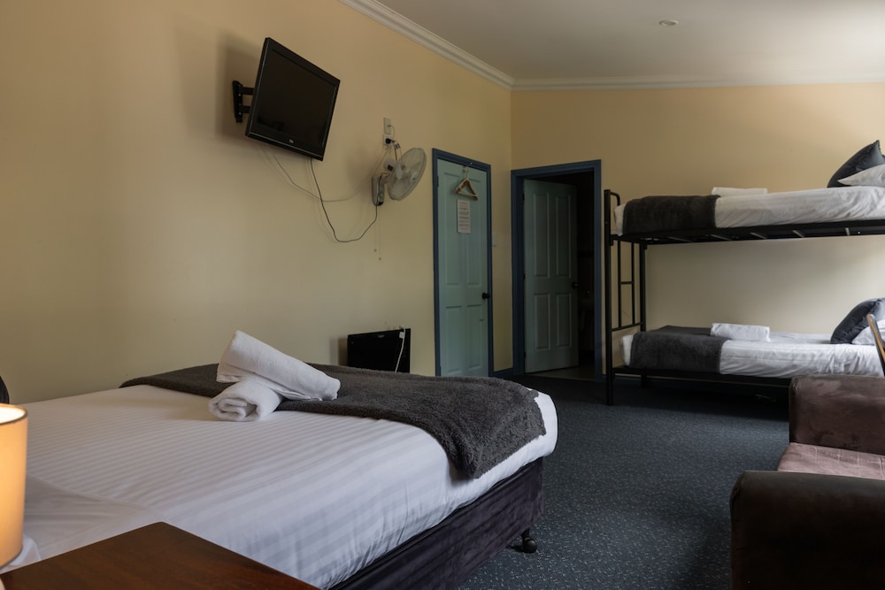 Tullah Lakeside Lodge 15/64