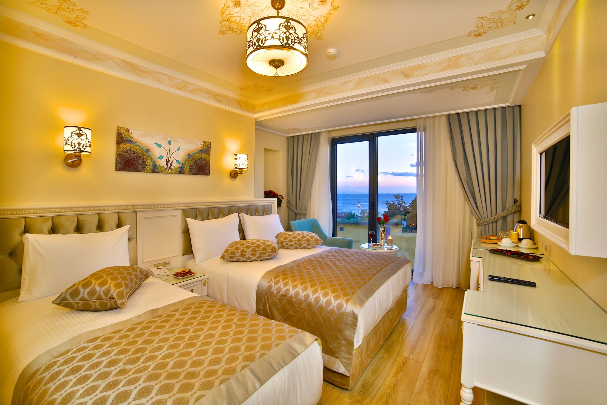 Deluxe, Triple, 1 Double and 1 Single Bed, Sea View