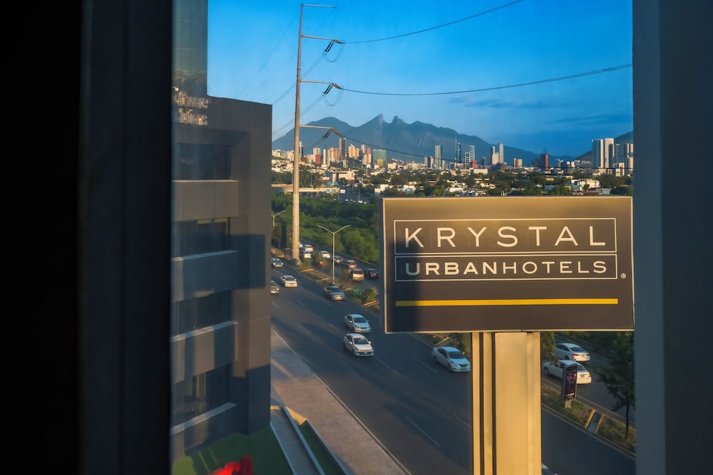 Krystal Urban Monterrey 4/77