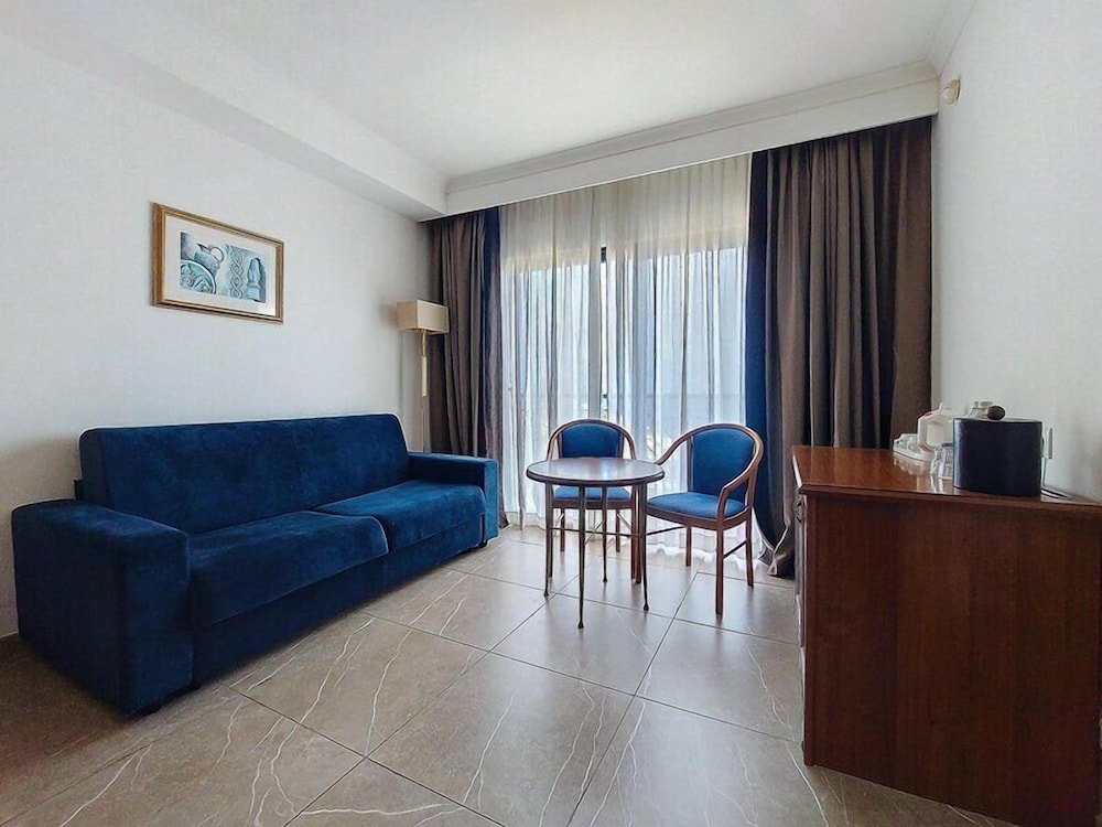 Vivaldi Hotel 48/71