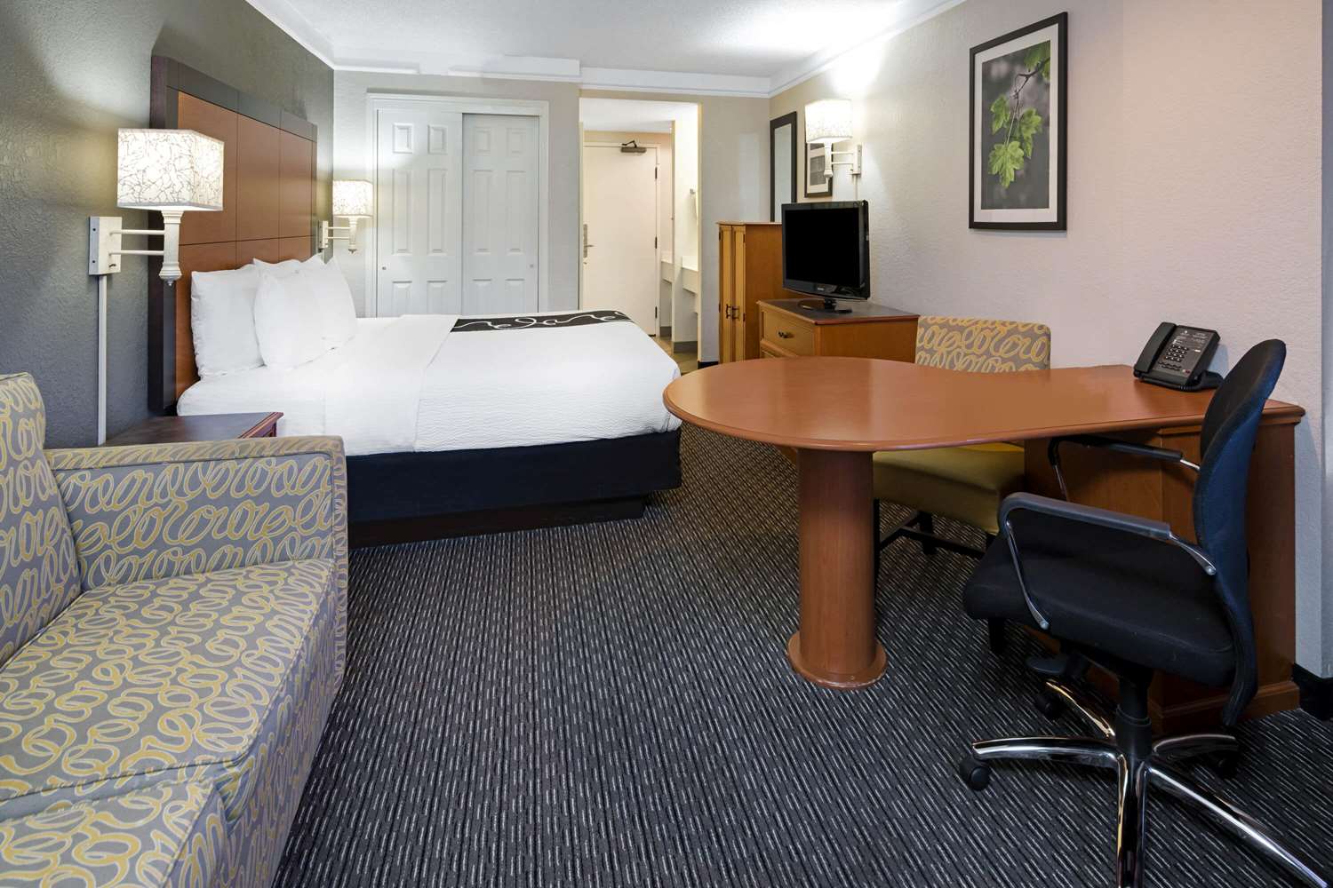 La Quinta Inn & Suites by Wyndham Buena Park 36/44