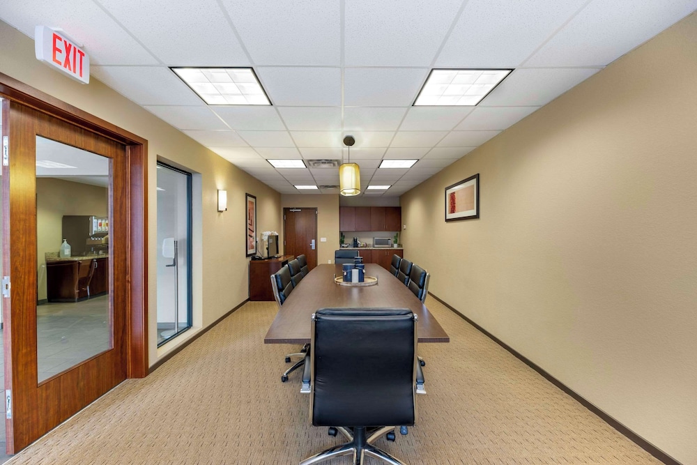 Comfort Suites Carlsbad 41/48