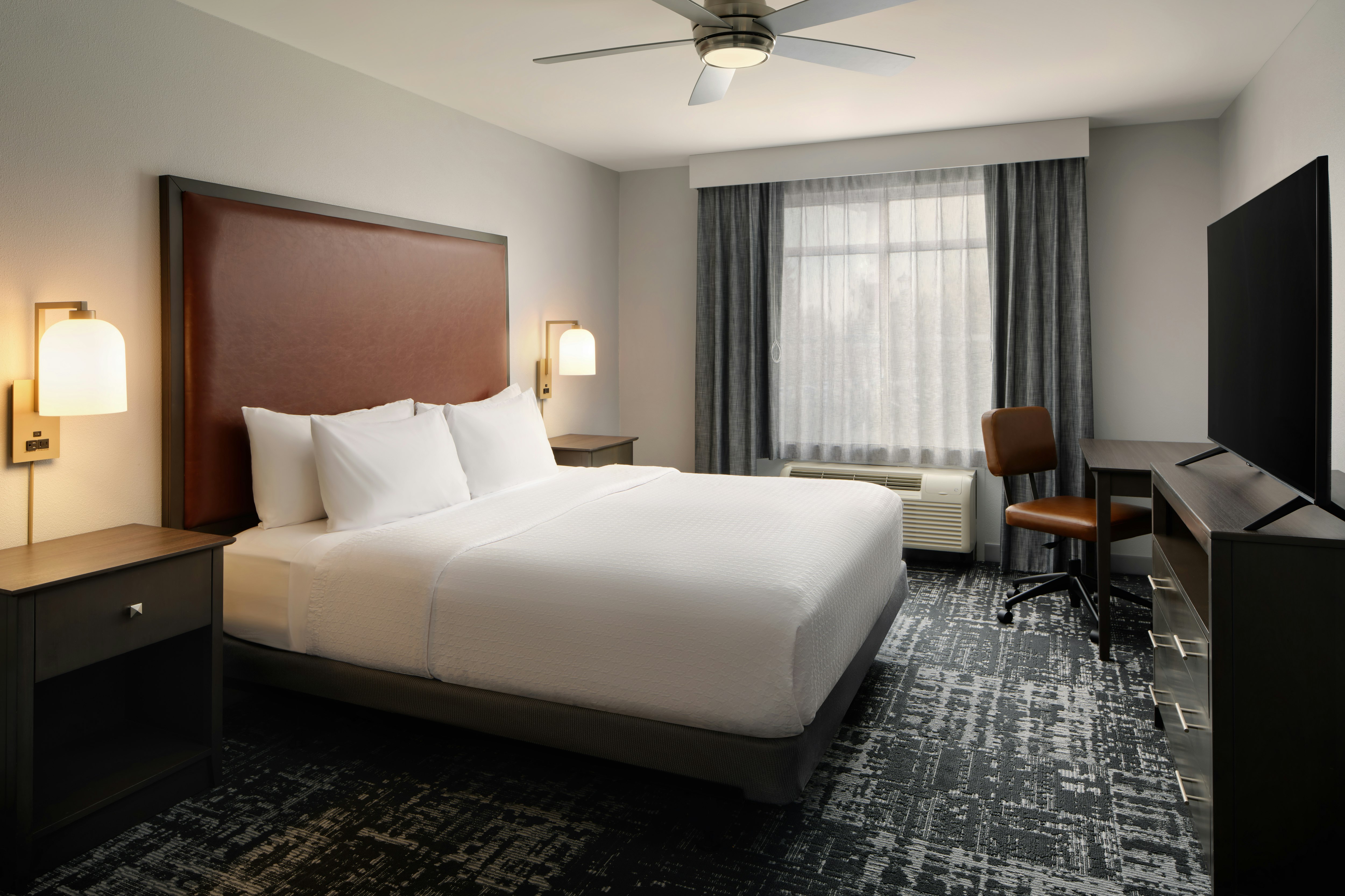 STUDIO, KING BED, ACCESSIBLE