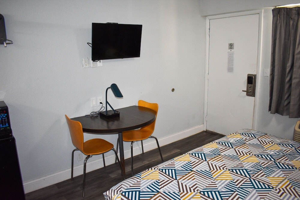 Motel6 Columbus, OH - OSU North 32/43