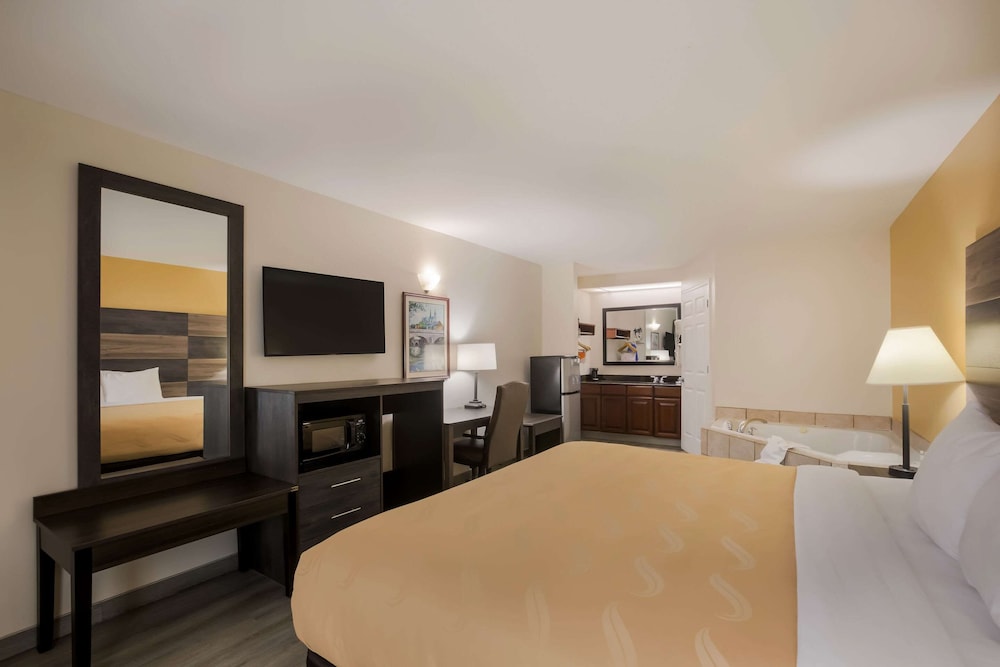 Quality Inn & Suites Greensboro near Lake Oconee 7/36