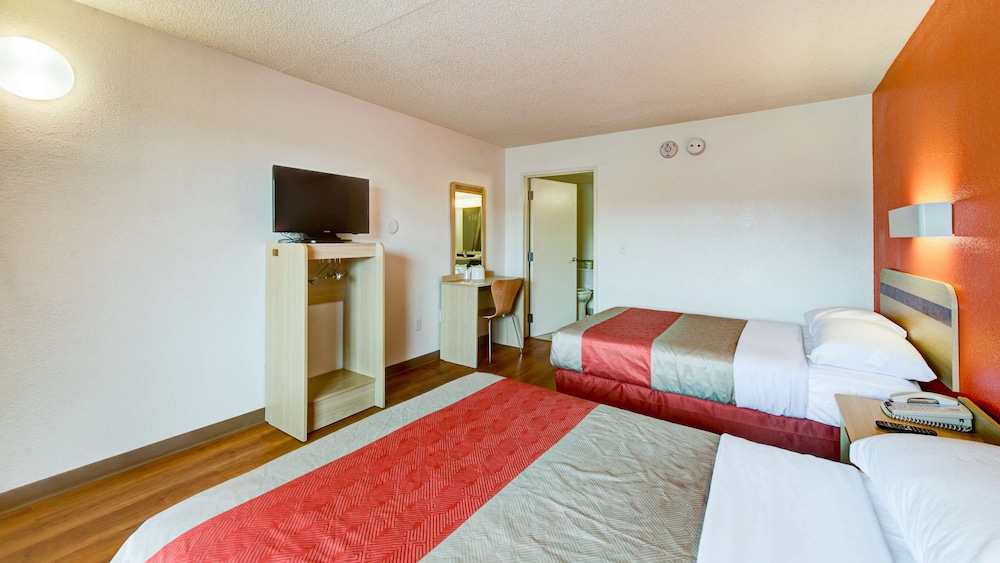 DELUXE, 2 DOUBLE BEDS