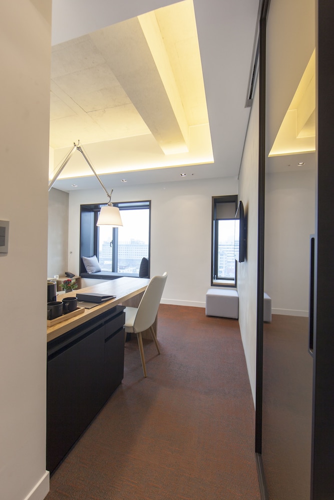 Stay B Myeongdong 50/50