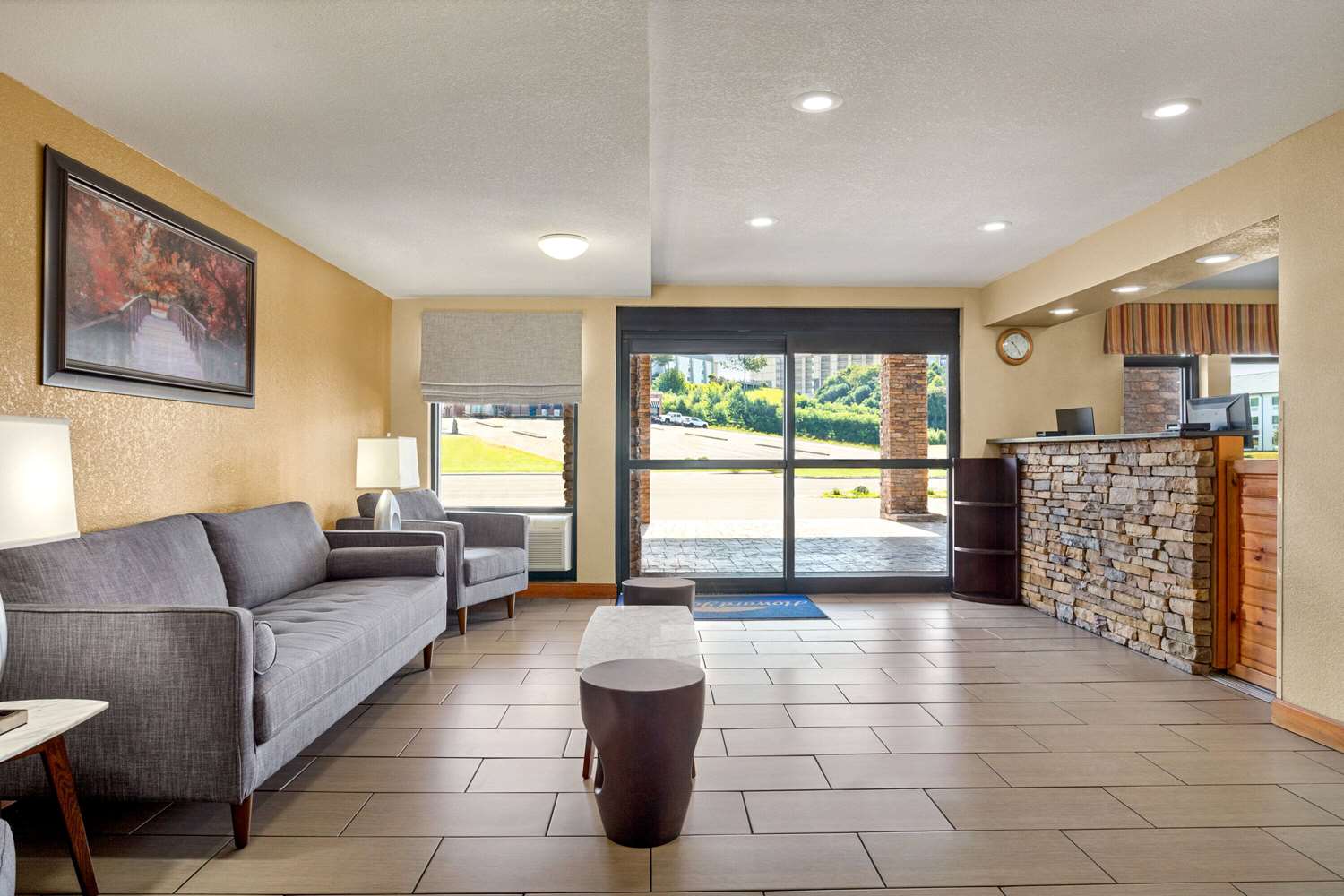 Howard Johnson By Wyndham Pigeon Forge 44/68