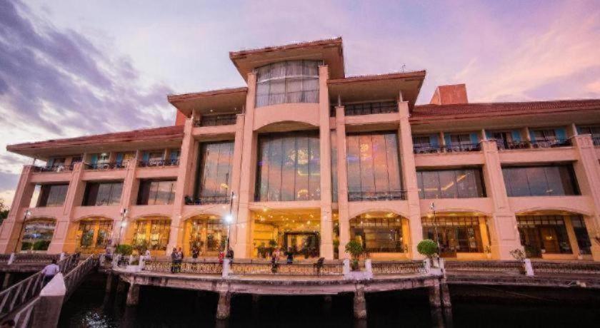 Subic Bay Yacht Club 1/49