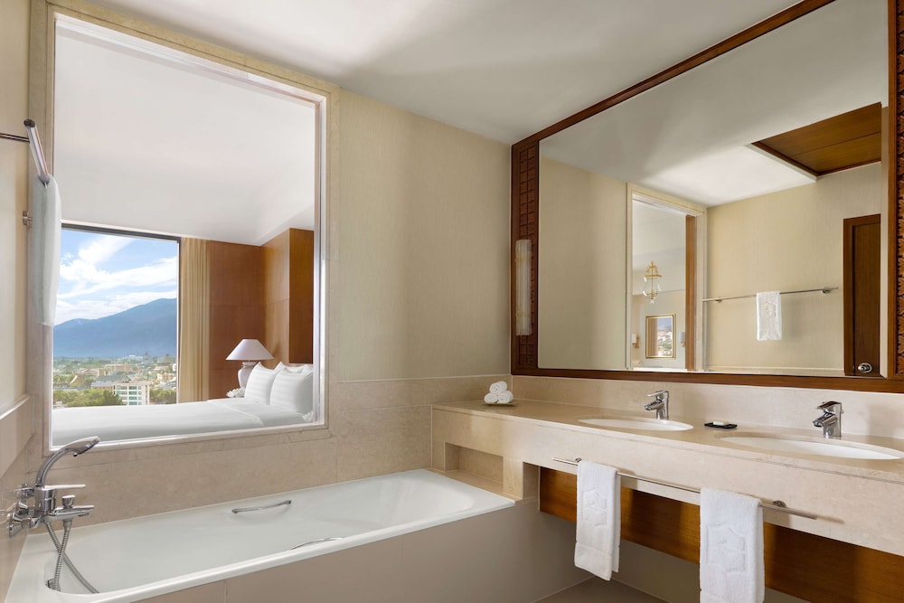Shangri-La Chiang Mai 13/65
