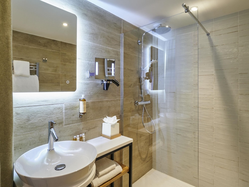 Mercure Avignon Gare TGV 78/78