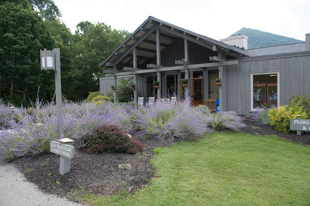 Peaks of Otter Lodge 2/57