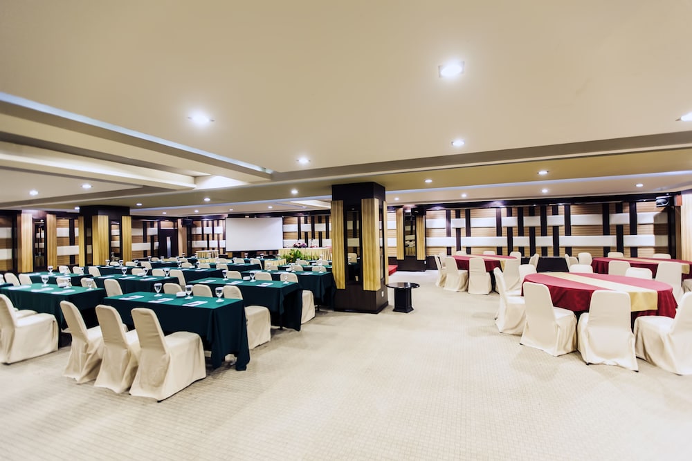 Orchardz Jayakarta Hotel 69/73