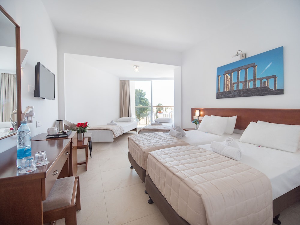 غرفة قياسية بسرير مزدوج أو سريرين منفصلين بإطلالة على البحر بشرفة، Avlida Hotel 2/7