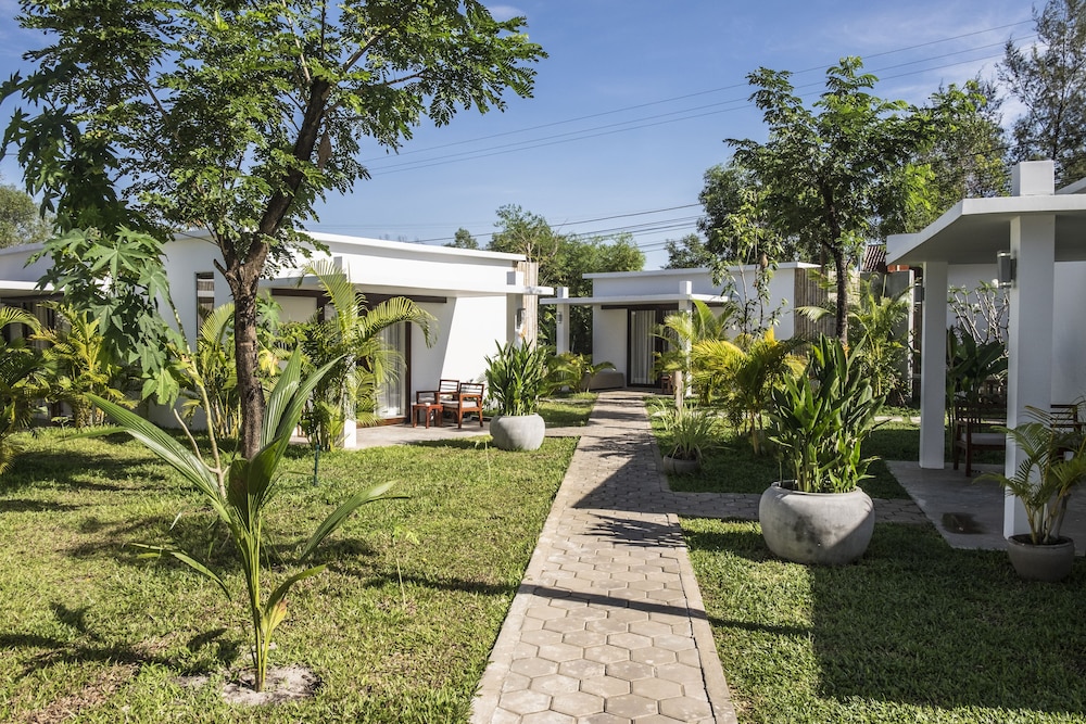 Sahaa Beach Resort 35/48