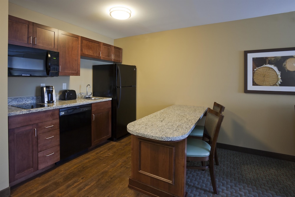 Grandstay Hotel And Suites Morris 40/52