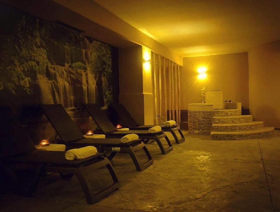 swimming pool spa