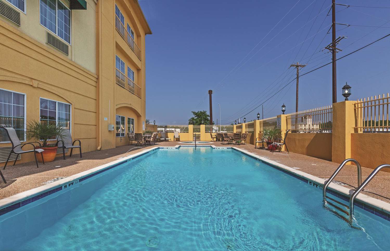 La Quinta Inn & Suites by Wyndham Livingston 18/18